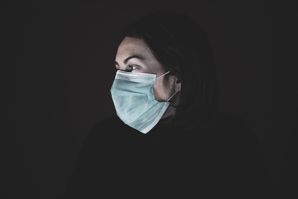 Proč je koronavirus horší než chřipka